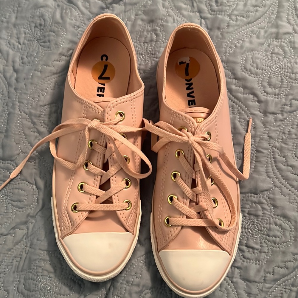 Converse all star sneakers size 7